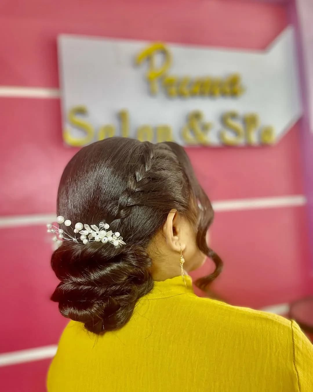 Hairdo elegant oleh Prima Salon